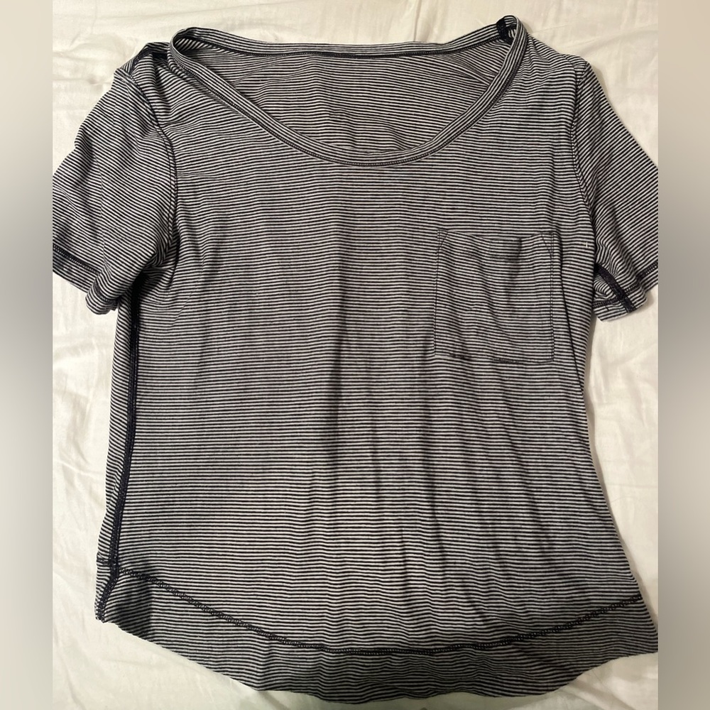 lululemon T shirt size 4